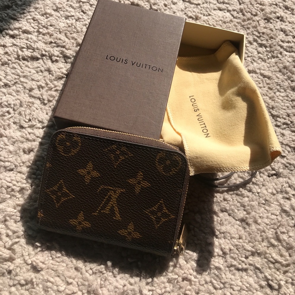 Louis Vuitton zippy wallet